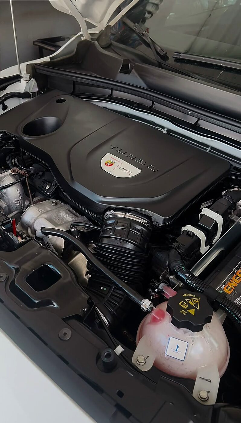 Compartimento do motor turbo revisado